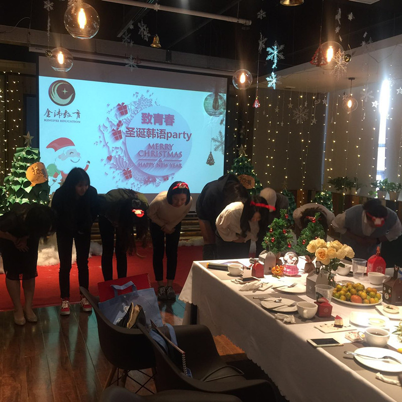 師生向工作人員表達感謝