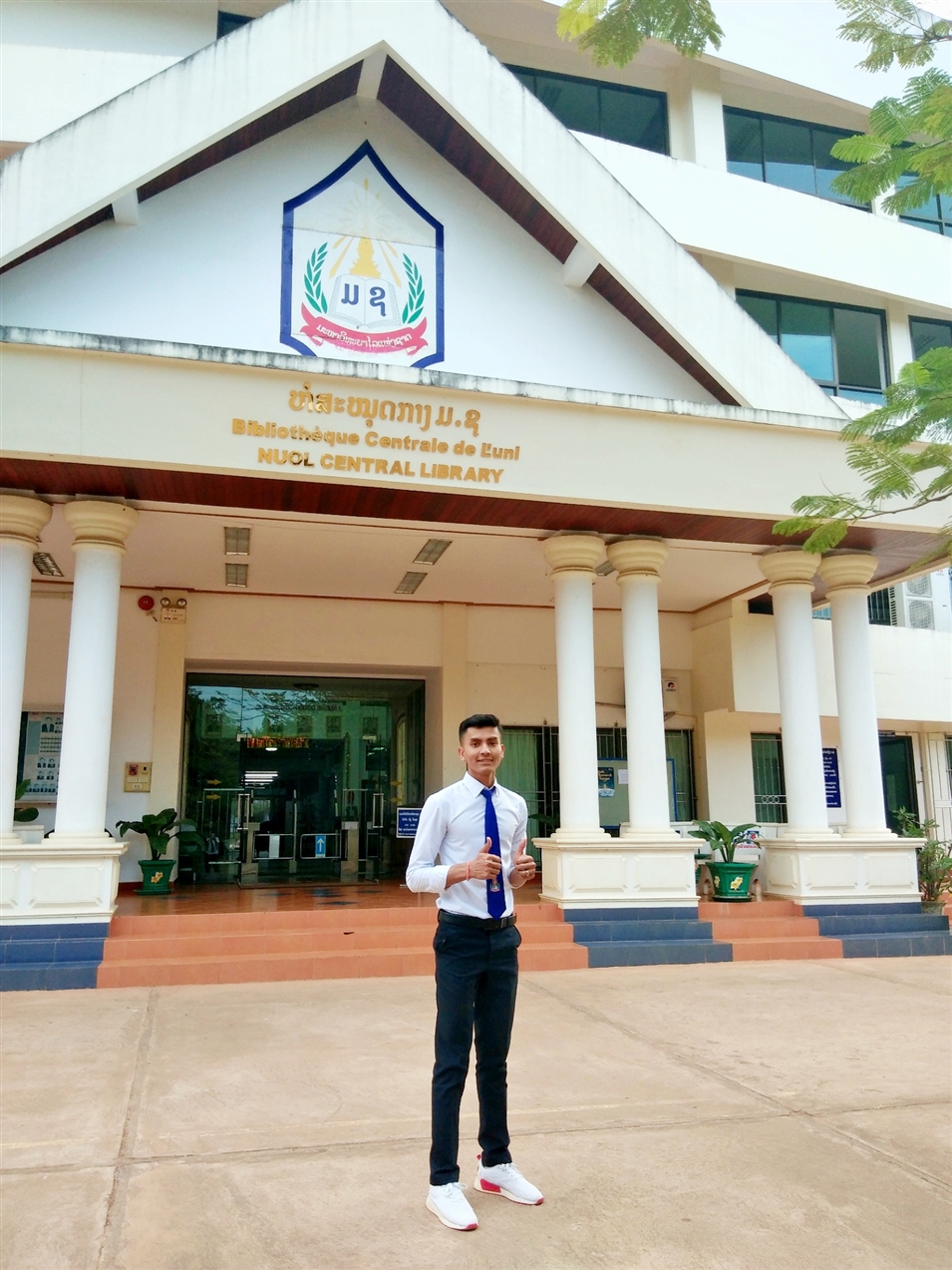 林納，柬埔寨人 老撾國(guó)立大學(xué)建筑學(xué)院建筑學(xué)專業(yè)