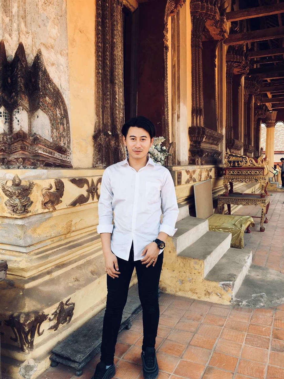 基諾，老撾首都萬象人，老撾國立大學(xué)文學(xué)院德語系大二學(xué)生， 